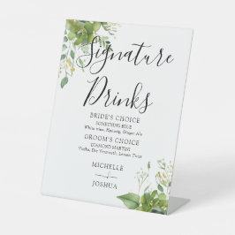 Bruiloftsdrankjes met bloemmotief en groen reclamebord met voetstuk