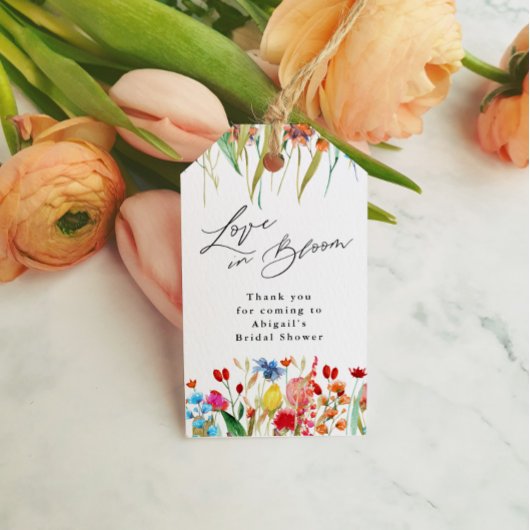 Bruiloftsfavor met wilde bloemen cadeaulabel