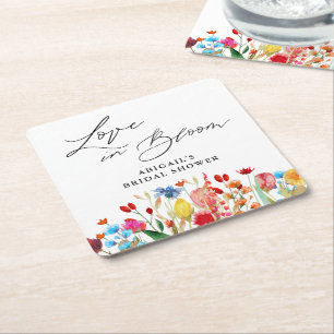 Bruiloftsfavor met wilde bloemen in bloei kartonnen onderzetters
