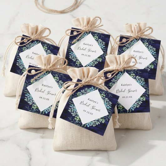 Bruiloftsfeest met botanische groene eucalyptus bedankjes labels