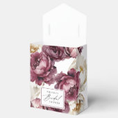 Bruiloftsfeest met een overvloed aan rustieke bloe bedankdoosjes (Geopend)