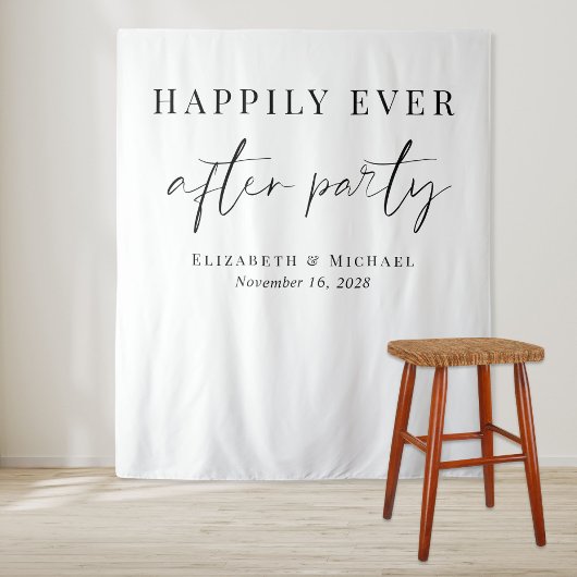 Bruiloftsfeest met Happily Ever After Wandkleed