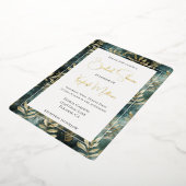 Bruiloftsfeest met tropische bladeren in bosgroen  folie uitnodiging (Gedraaid)