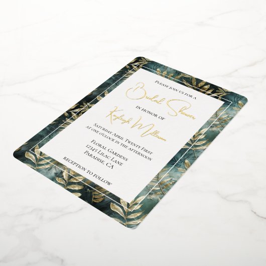 Bruiloftsfeest met tropische bladeren in bosgroen  folie uitnodiging (Gedraaid)