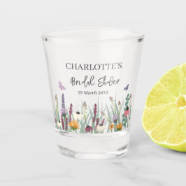 Bruiloftsfeest met wilde bloemen en vlinders shot glas