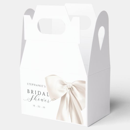 Bruiloftsfeest met witte strik bedankdoosjes (Geopend)
