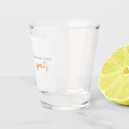 Bruiloftsfeestje 'Liefde Op De Eerste Spritz' Shot Glas (Rechts)