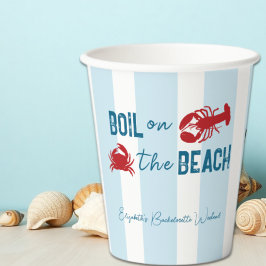 Bruiloftsfeestje met zeevruchtenkoken voor de brui papieren bekers