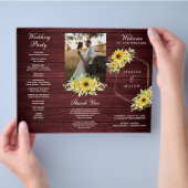 Bruiloftsprogramma met landelijke zonnebloemen en  flyer (Hand)