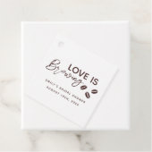 Bruiloftsshower met 'Love is Brewing' koffiethema Bedankjes Labels (In situ)