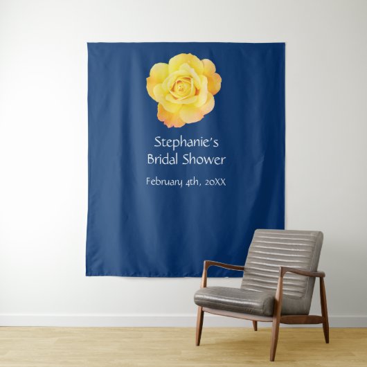 Bruiloftsshower Monogram Naam Gele Roos Marineblau Wandkleed (In situ)
