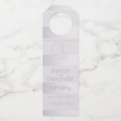 bruiloftswijn | Violet Silver Stripes Monogram Flessenhanger (Voorkant)