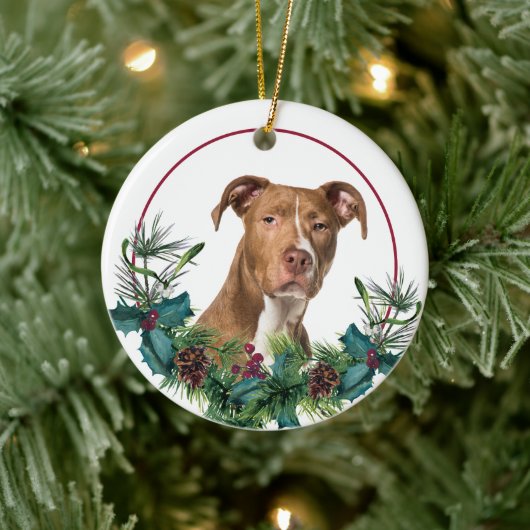 Bruin-Amerikaanse Pit Bull Dog Evergreen Wreath Keramisch Ornament (Boom)