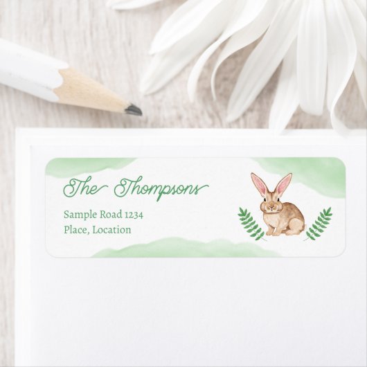 Bruin aquarel konijn met groene lente etiket (Insitu)