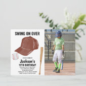 Bruin Baseball Birthday Invitatie met foto Kaart (Staand voorkant)