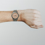 Bruin Bedrijfs Merk op Mannen Horloge<br><div class="desc">Uw bedrijf logo op bruine achtergrond op mannen Accessoire dat u in uw promotieproducten, weggeefartikelen of geschenken aan uw klanten of klanten kunt opnemen om uw bedrijf te adverteren of om uw merk te promoten. horloge dat u uw bedrijf logo kunt zetten om naamsbekendheid op te bouwen. Controleer het uiterlijk...</div>