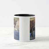 Bruin beer, grizzly beer, met zalmvangst, mok (Midden)