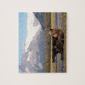 Bruin beer, grizzly beer op zijn rug legpuzzel (Verticaal)
