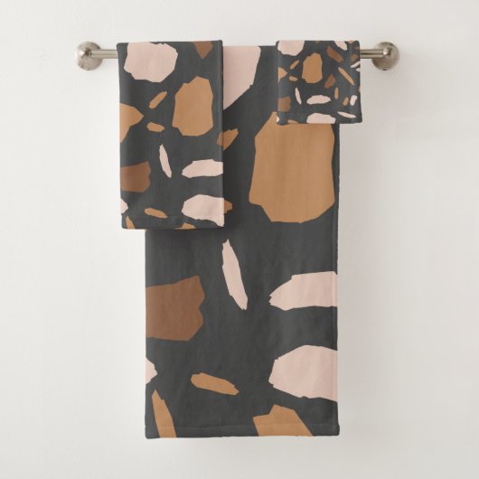 Bruin, beige, Tan en Grey Terrazzo Pattern Bad Handdoek (Insitu)