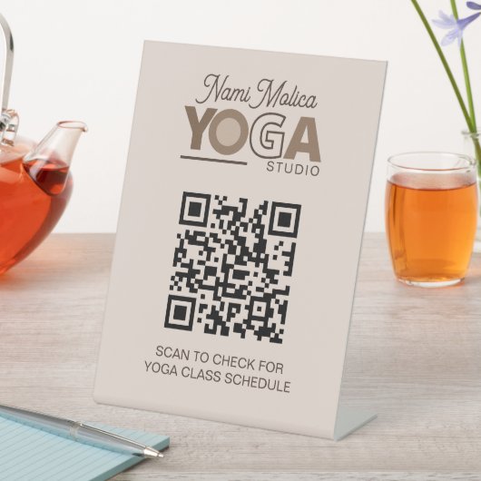 Bruin Beige Yoga Studio Klasse Schema QR Code Reclamebord Met Voetstuk (Insitu)