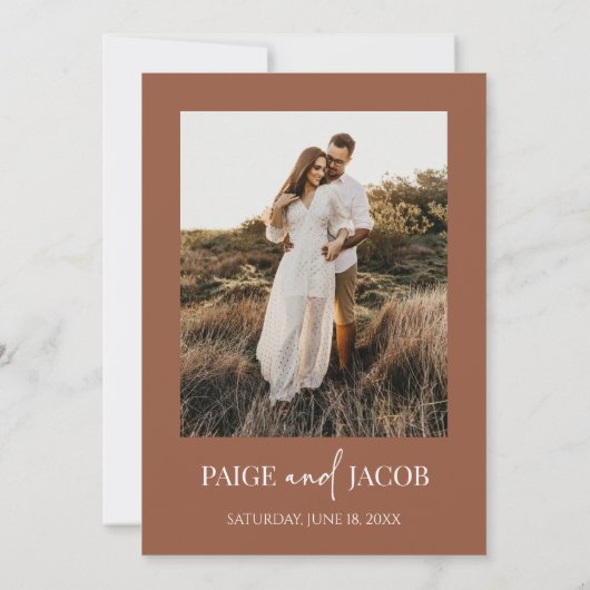 Bruin Boho minimale bruiloft Save the Date Kaart (Achterkant)