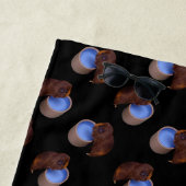 Bruin cavia met waterkom, strandlaken (In situ)