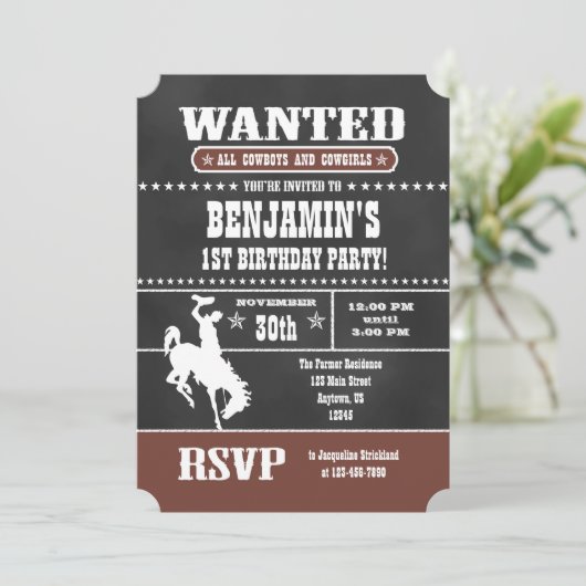 Bruin Chalkboard Cowboy Birthday Uitnodiging (Staand voorkant)