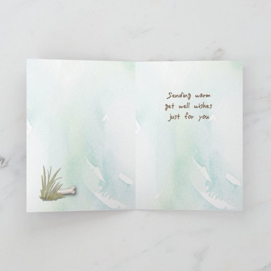 Bruin Cockapoo voelt zich beter na chirurgie met D Kaart (Binnen)