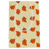 Bruin droog bladpatroon medium cadeauzakje (Voorkant)