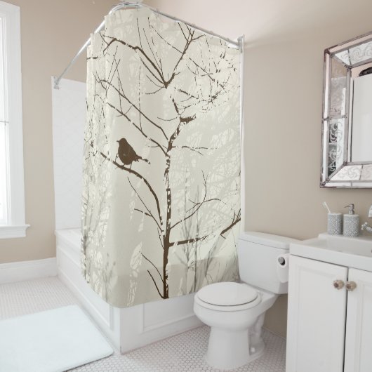 Bruin en amandelvogel in boom Grafisch neutraal Douchegordijn (In situ)