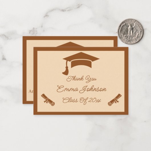 Bruin en beige Gepersonaliseerd Afstuderen Dank u Notitiekaartje (Voorkant / Achterkant in situ)