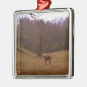 Bruin en blond paard in een veld metalen ornament (Links)