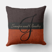 Bruin en Brick Rood Elegant Monogram Bruiloft Kussen (Achterkant)