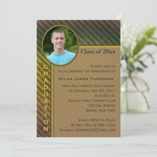 Bruin en Groen Stripe Foto Afstuderen Uitnodiging (Staand voorkant)
