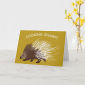 Bruin en mosterd Porcupine Birthday Kaart (Gele Bloem)