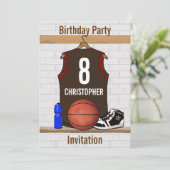 Bruin- en Rode Basketball Jersey Birthday Party Kaart (Staand voorkant)