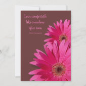 Bruin en Roze Gerbera Daisy Wedding Invitation Kaart (Achterkant)