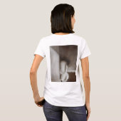 Bruin en wit aardetoneel nog steeds rond t-shirt (Achterkant volledig)