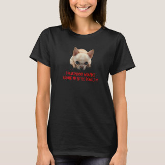 Bruin en wit Chihuahua mammie omgeven door Dewcl T-shirt