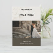 Bruin en Wit Eenvoudig Bewaar de datum Kaart (Staand voorkant)