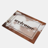 Bruin en wit koeienhuid welkom typografie deurmat (Schuin)