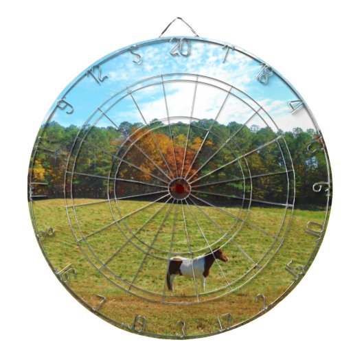 Bruin- en witpaard, herfstbomen, blauwe hemel dartbord (Voorkant)
