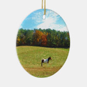 Bruin- en witpaard, herfstbomen, blauwe hemel keramisch ornament (Rechts)