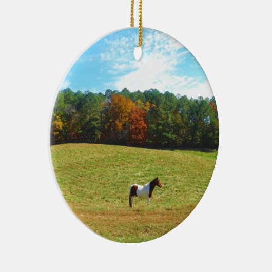 Bruin- en witpaard, herfstbomen, blauwe hemel keramisch ornament (Rechts)