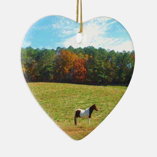 Bruin- en witpaard, herfstbomen, blauwe hemel keramisch ornament (Rechts)