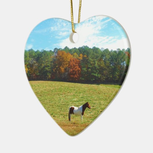 Bruin- en witpaard, herfstbomen, blauwe hemel keramisch ornament (Links)