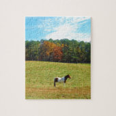 Bruin- en witpaard, herfstbomen, blauwe hemel legpuzzel (Verticaal)