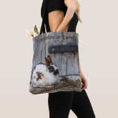 Bruin en witte bondskonijn op het Boerderij Tote Bag (Dichtbij)