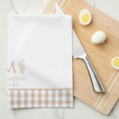 Bruin en Witte Gingham Aangepaste Naam Monogram Theedoek (Quarter Fold)
