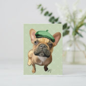 Bruin-Franse Bulldog met groen Pet Briefkaart (Staand voorkant)